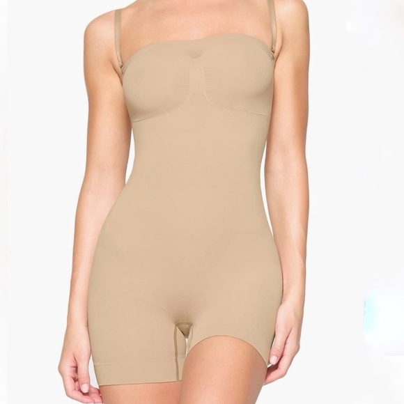 NEW SKIMS clay seamless sculpt strapless Shorty bodysuit new in pkg/no box - Picture 1 of 7